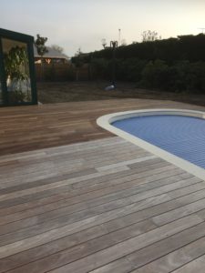 Rénovation terrasse piscine en bois